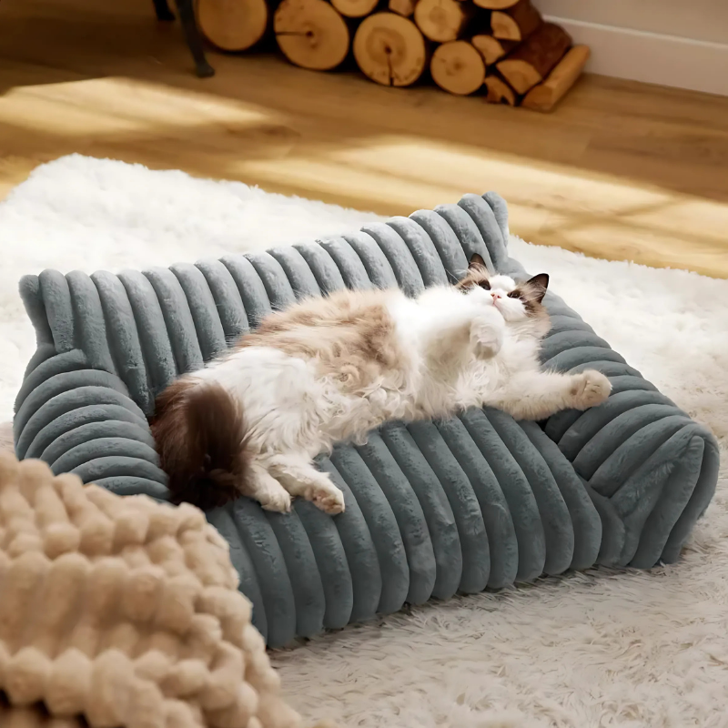 Miluva Plush Lounge